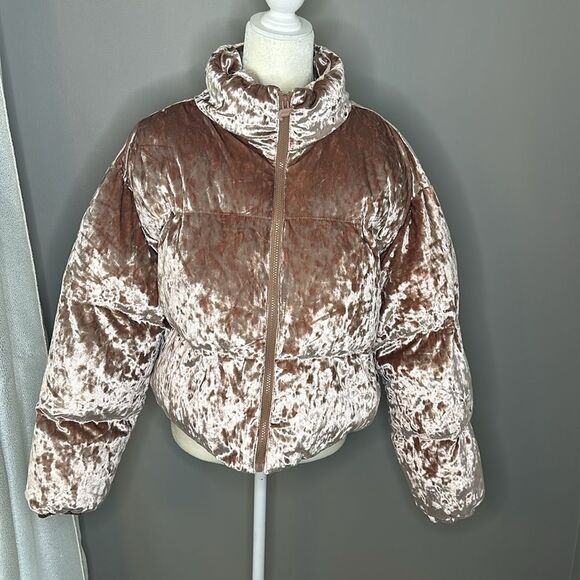Fabletics  Wander Crushed Velour Cropped Puffer Jacket NWT Size Large Neutral - Picture 4 of 9